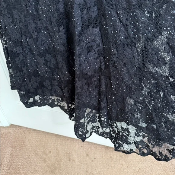 Basix II Black Long Sleeve V-Neck Lined Lace Gown Sz 8 - Picture 4 of 6